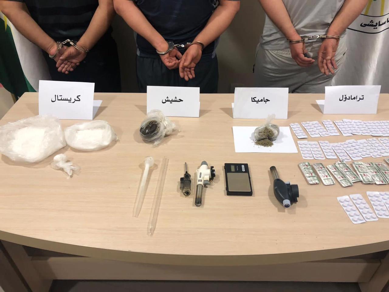 دەستبەسەراگرتنی نزیکەی کیلۆیەك ماددەی هۆشبەر 